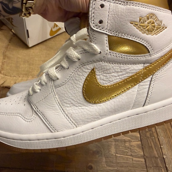 Women’s Nike Air Jordan High-Tops - Picture 1 of 9